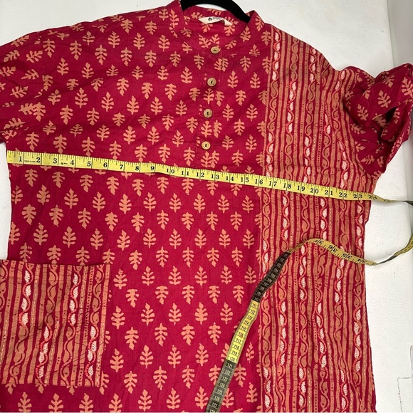 MARKETPLACE Handwork Red and Gold Patterned Button-Up tunic top size small - Picture 4 of 7